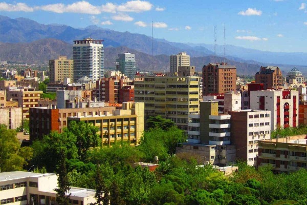 mendoza-montanhas-degustacao-vinhos Mendoza, a cidade das montanhas e dos vinhos
